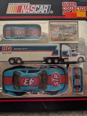 NASCAR Super Collection Richard Petty. Features 3 Stock Cars , Tractor Trailer
